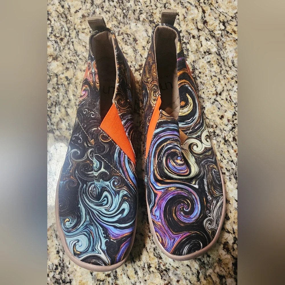 UIN Women's Art Painted Travel Shoes, in the "Starry Night Swirl" Size 9 - Picture 2 of 11